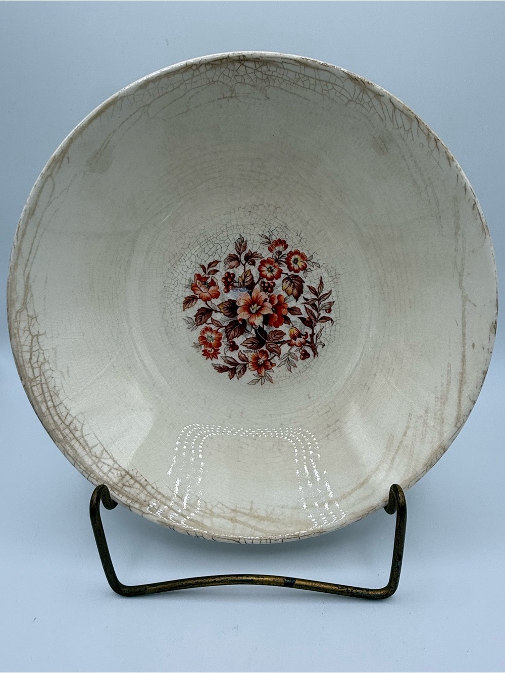 1930-1950 French Saxon Cream Ceramic Decorative Bowl with Golden Poppy